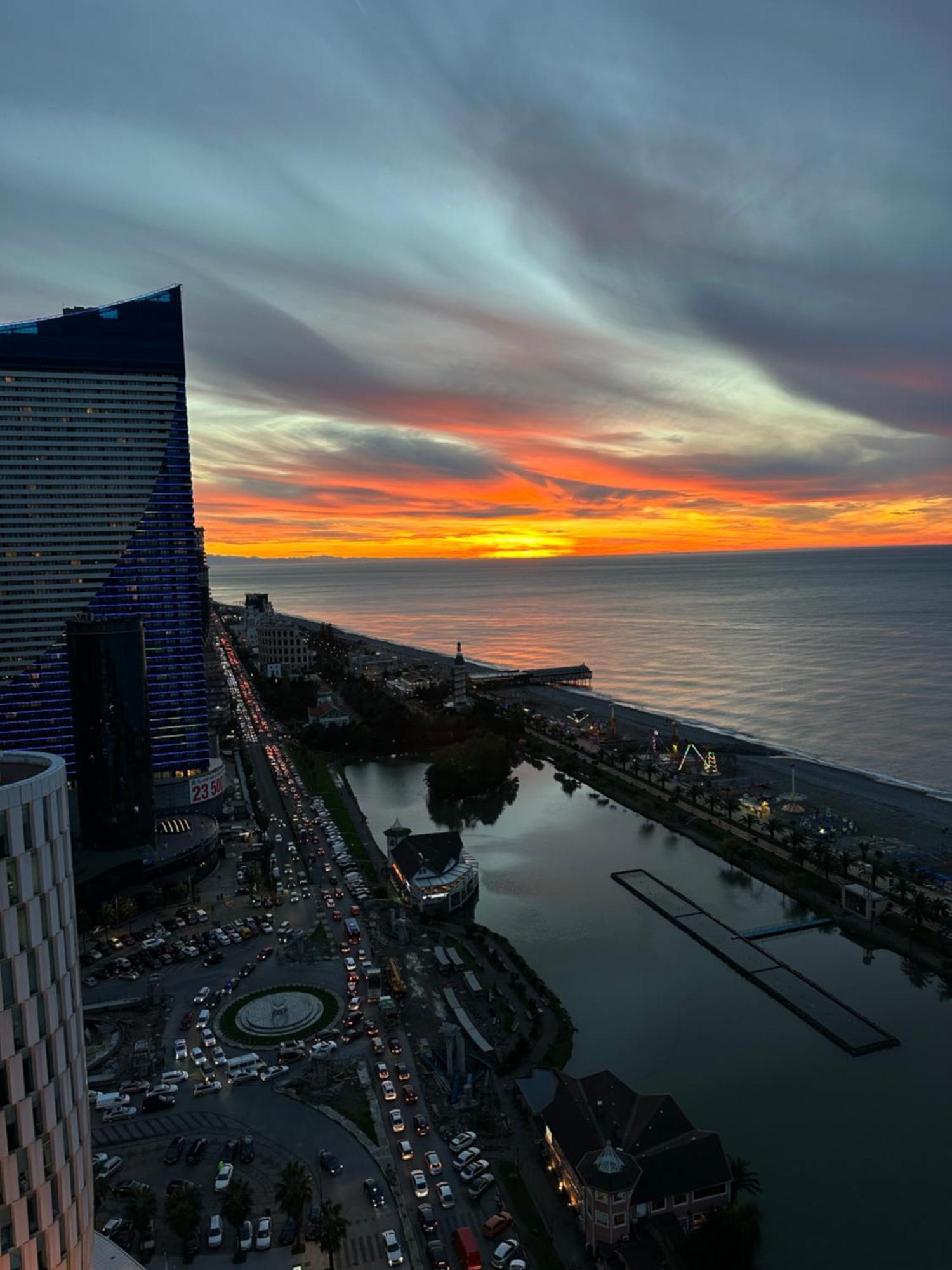 Black Sea Batumi Hotel Orbi City Zewnętrze zdjęcie
